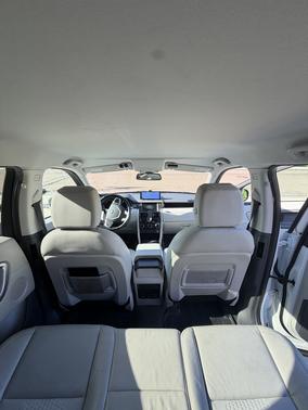 White 2018 Land Rover Discovery Sport SE