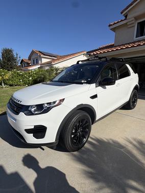 White 2018 Land Rover Discovery Sport SE