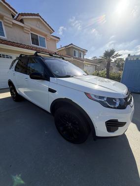 White 2018 Land Rover Discovery Sport SE