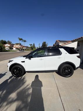 White 2018 Land Rover Discovery Sport SE