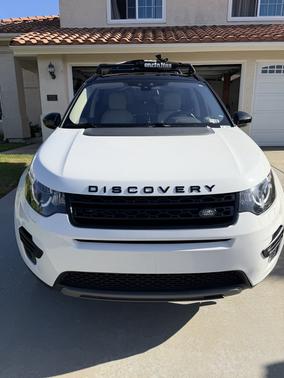 White 2018 Land Rover Discovery Sport SE