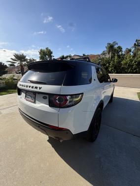 White 2018 Land Rover Discovery Sport SE
