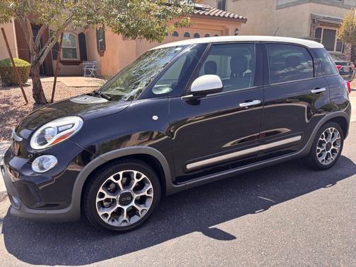 Black 2014 FIAT 500L Trekking