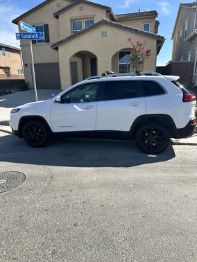 White 2017 Jeep Cherokee Latitude