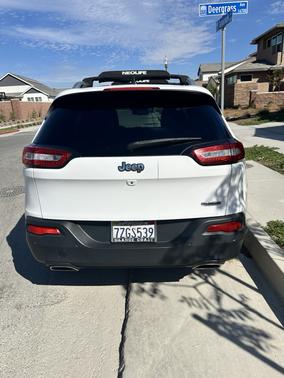 White 2017 Jeep Cherokee Latitude