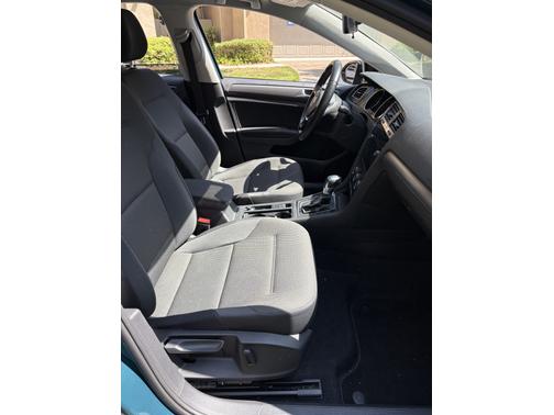 2017 Volkswagen e-Golf SE