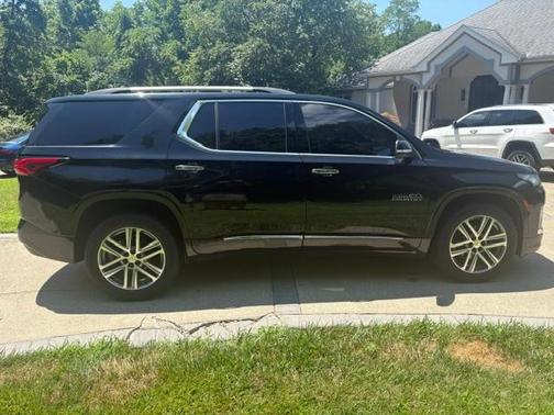 Black 2022 Chevrolet Traverse High Country