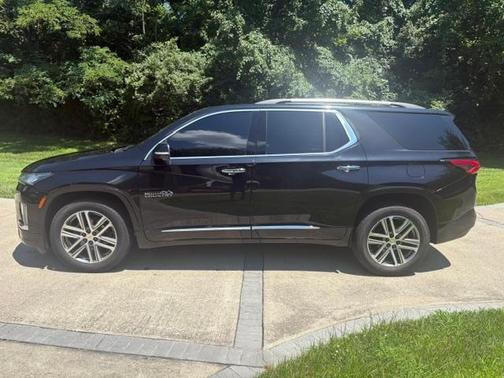 Black 2022 Chevrolet Traverse High Country