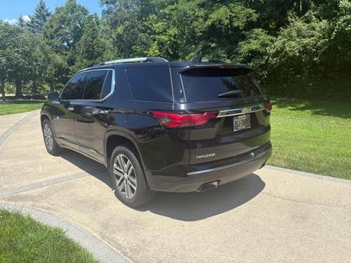 Black 2022 Chevrolet Traverse High Country