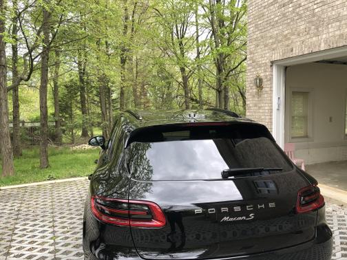 Photo 3 of 11 of 2018 Porsche Macan S