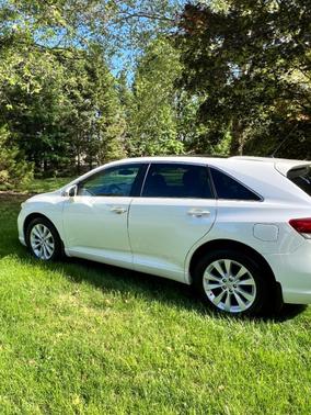 White 2013 Toyota Venza XLE