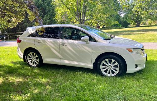 White 2013 Toyota Venza XLE