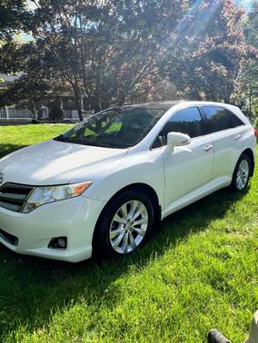 White 2013 Toyota Venza XLE