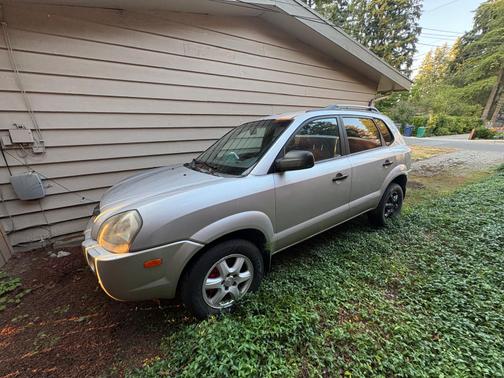Gray 2005 Hyundai TUCSON GL