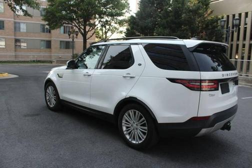 White 2017 Land Rover Discovery HSE