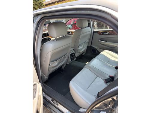 2005 Jaguar XJ8 Base