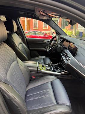 Gray 2021 BMW X7 M50i