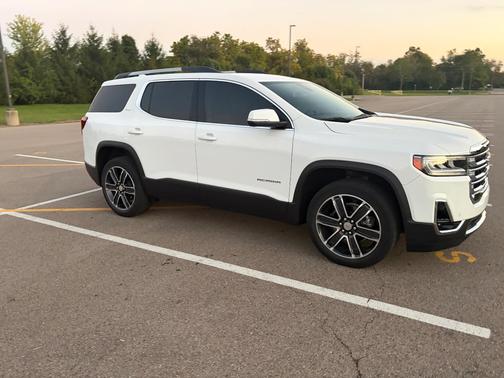White 2021 GMC Acadia SLT