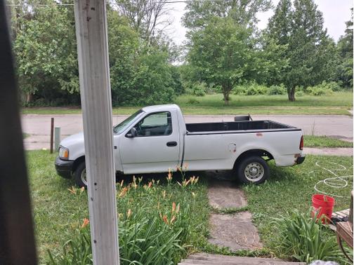 White 2002 Ford F-150 XL