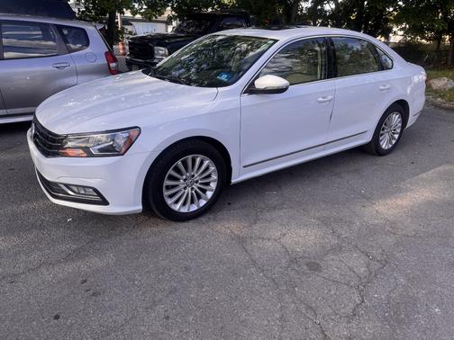 White 2016 Volkswagen Passat 1.8T SE