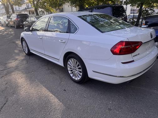 White 2016 Volkswagen Passat 1.8T SE