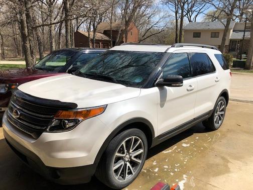 White 2015 Ford Explorer XLT