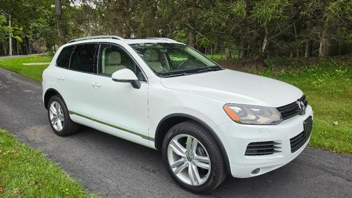 White 2013 Volkswagen Touareg TDI Lux