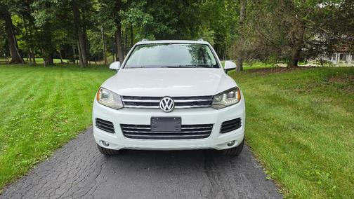 White 2013 Volkswagen Touareg TDI Lux