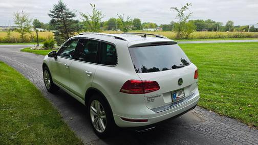 White 2013 Volkswagen Touareg TDI Lux