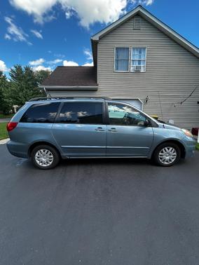 Blue 2006 Toyota Sienna LE