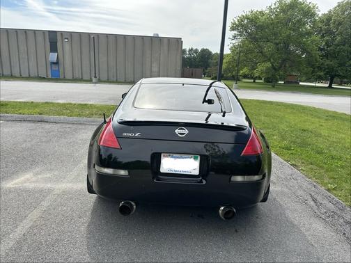 Black 2004 Nissan 350Z Touring