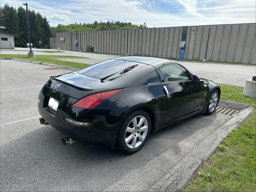 Black 2004 Nissan 350Z Touring