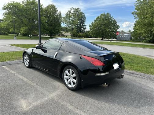 Black 2004 Nissan 350Z Touring