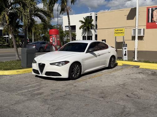 2018 Alfa Romeo Giulia Base