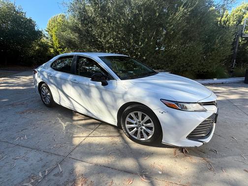 2018 Toyota Camry LE