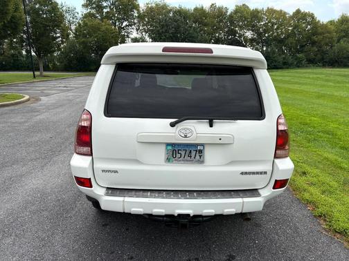 White 2005 Toyota 4Runner Limited V8