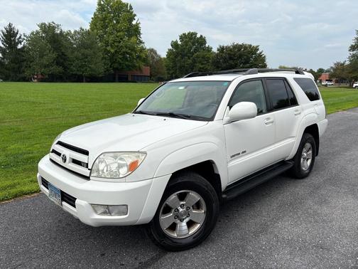 White 2005 Toyota 4Runner Limited V8
