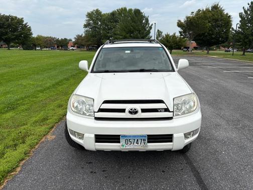 White 2005 Toyota 4Runner Limited V8
