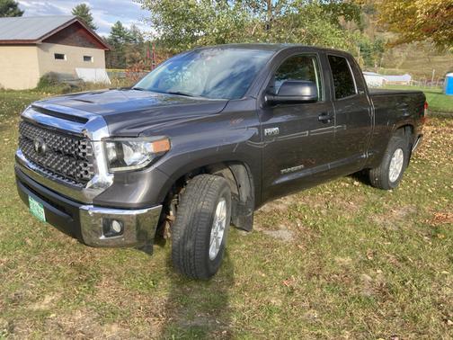 Gray 2019 Toyota Tundra SR