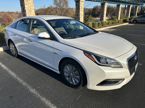 2017 Hyundai SONATA Hybrid SE