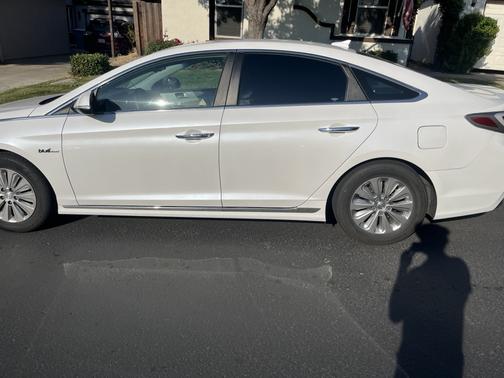 2017 Hyundai SONATA Hybrid SE