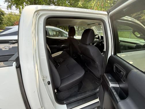 White 2021 Toyota Tacoma SR5