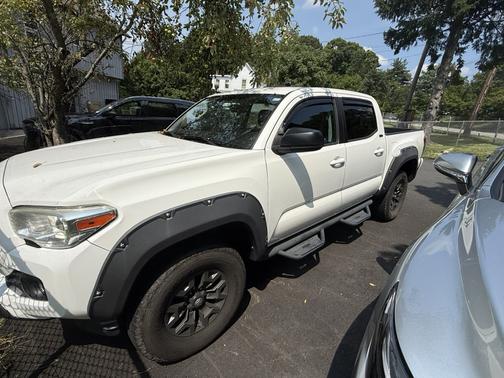 White 2021 Toyota Tacoma SR5