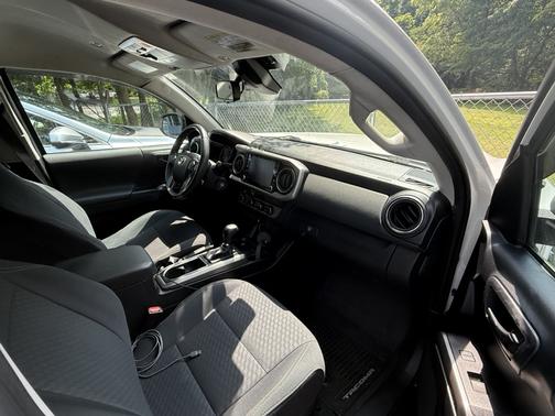 White 2021 Toyota Tacoma SR5
