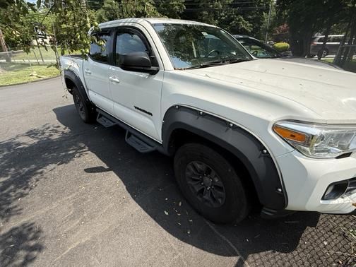 White 2021 Toyota Tacoma SR5