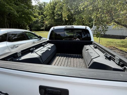 White 2021 Toyota Tacoma SR5