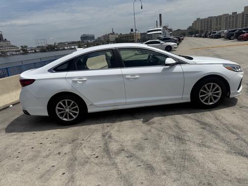 2018 Hyundai SONATA SE