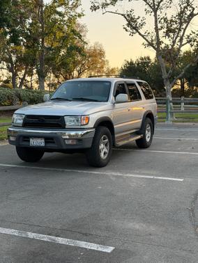 Beige 2002 Toyota 4Runner SR5