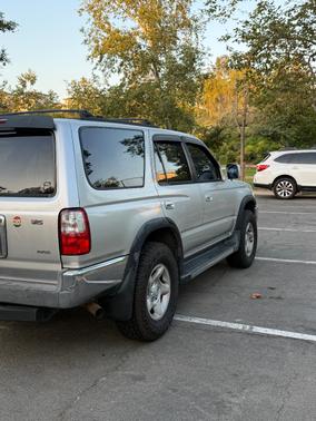 Beige 2002 Toyota 4Runner SR5