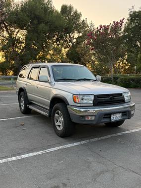 Beige 2002 Toyota 4Runner SR5